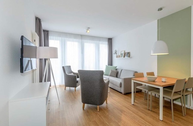 Great 3-room family apartment in a quiet location with south-facing terrace near the beach