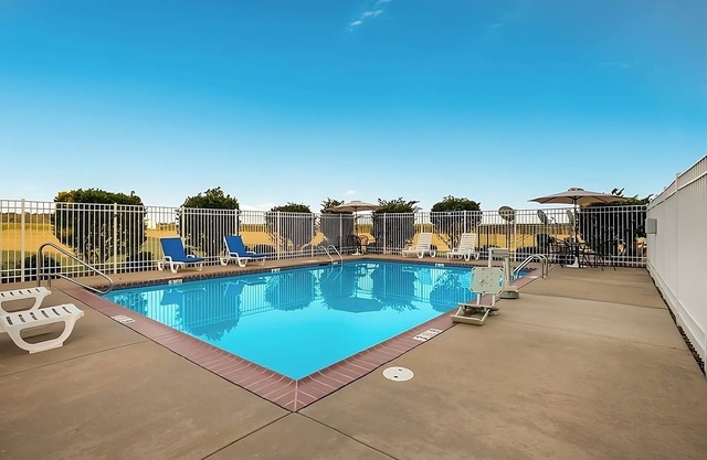 Great Deals at Knights Inn Bunkie! Pool, Free Breakfast, Free Parking
