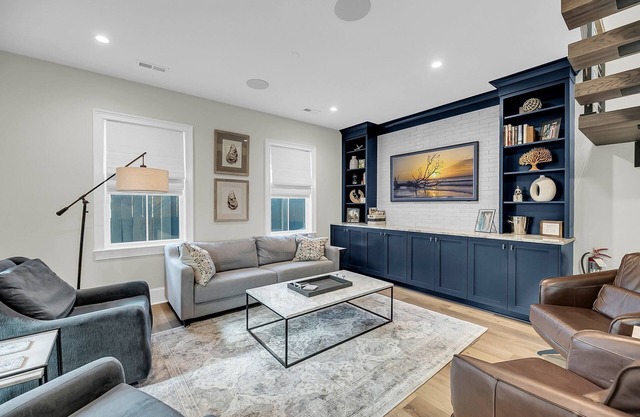 Great Downtown Charleston Location!