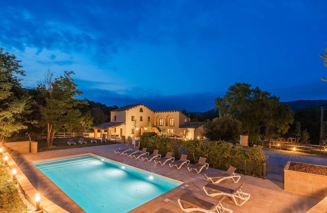 Great House with pool in the countryside and 10 minutes from Banyoles