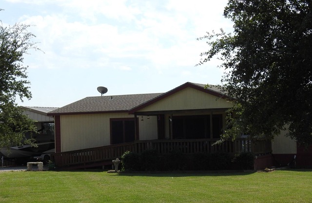 Great Family Getaway just a splash away from two marinas