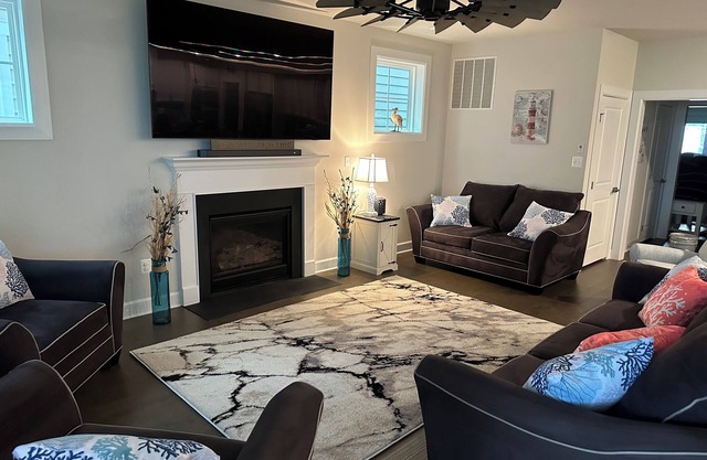 Great Family Vacation Home on bay! Close to beach! 10 Max persons per HOA