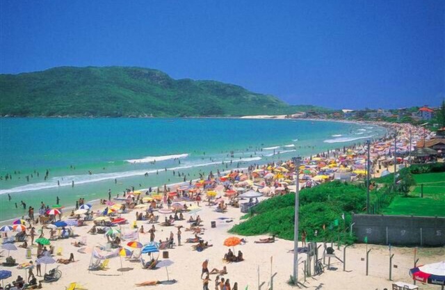Great fit 03 rooms 100 meters from the best beach of Floripa