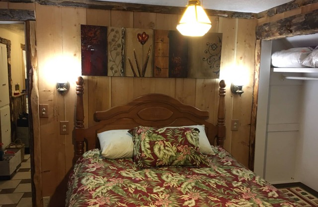 great for kids - pets welcome - self check in - downtown - kitchen and laundry