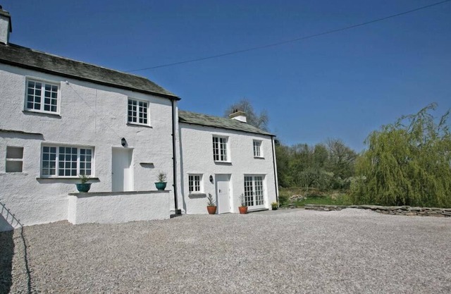GREAT HARTBARROW FARM COTTAGE, pet friendly in Bowland Bridge