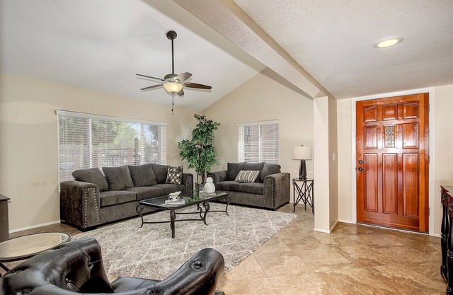 Great house, great location ,quick access to golf, nhiking, and more. n