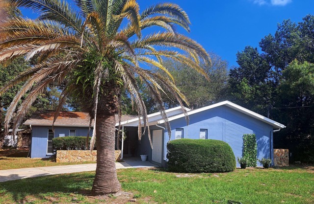 Great house, upscale neighborhood close to everything. Pet friendly. 20ft pool