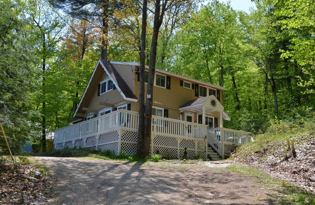Great House Walking Distance from Middle Pea Beach, Kayak & Canoe Provided