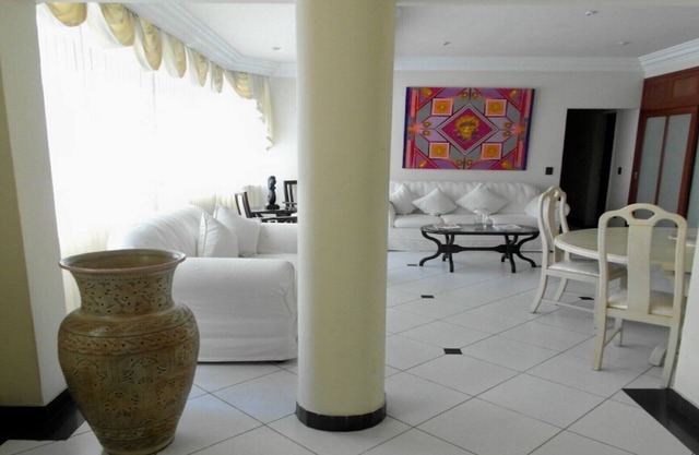 Great Ipanema beach house! Spacious, bright, charming, great amenities!