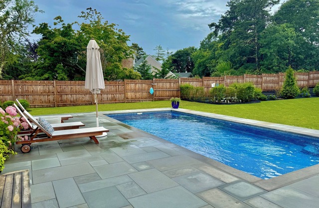 Great Katama home with pool - SEPT./OCT. WEEKS AVAILABLE! No fee for pool heat!