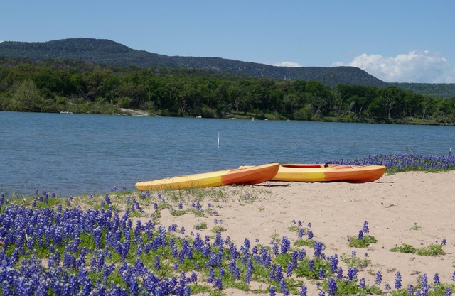 Great lake house with best private beach. Kayaks and games! Kids friendly!
