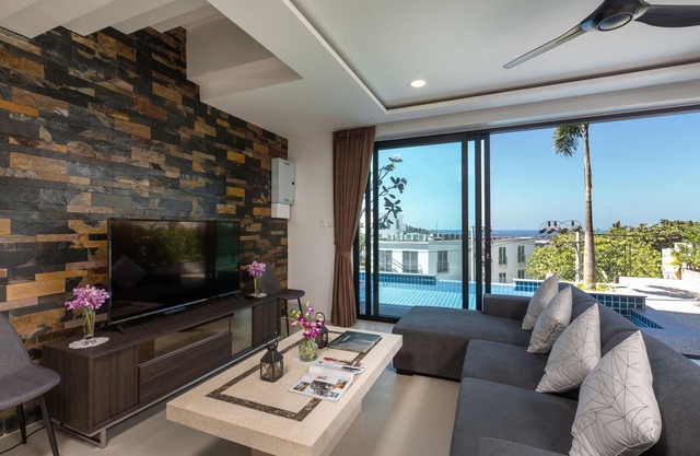 Great Location, Awesome Sea Views and Sunsets!