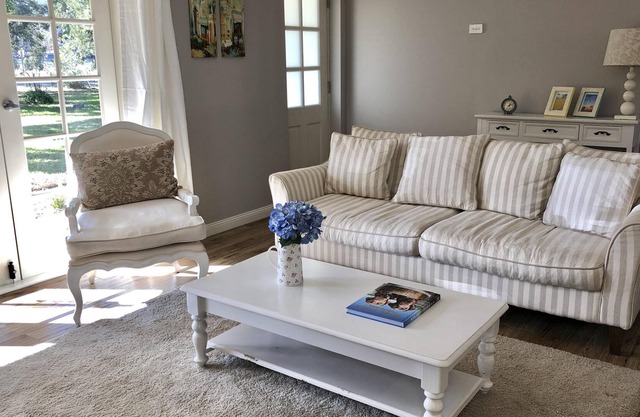 Great location for families, close to wineries, wedding venues and events.