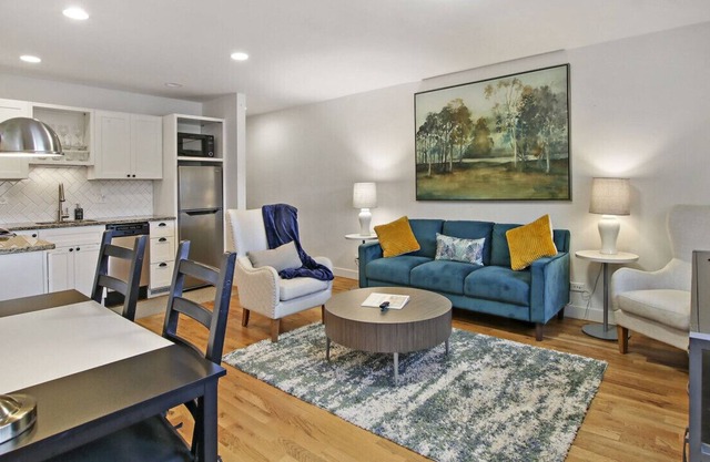 Great Location in Beautiful Evanston close to NWU!