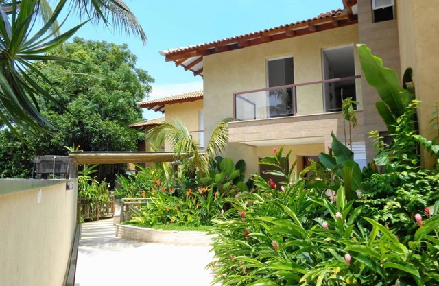 Great location - New - 4 suites, 2 blocks from the beach.