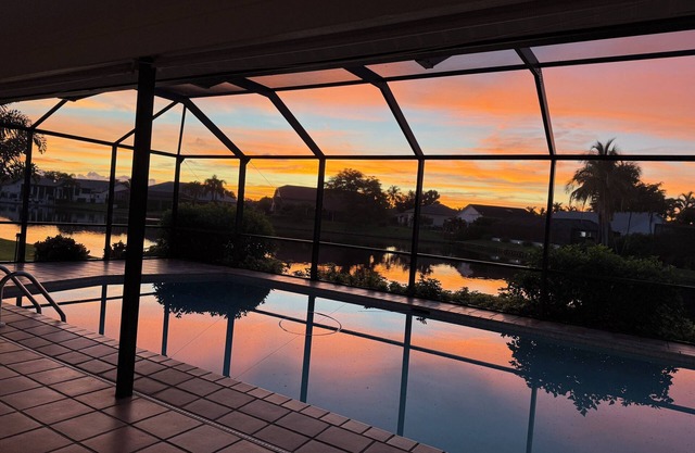 GREAT location near Ft Myers Beach, Sanibel, and walking distance to restaurants