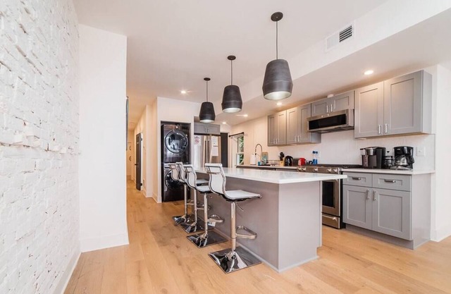 ★Great Location★ | No Stairs 1st FL | GroupStay |