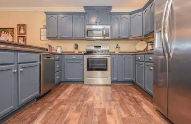 Great Location on Lake Martin! Close to everything, has a pool and a boat dock!