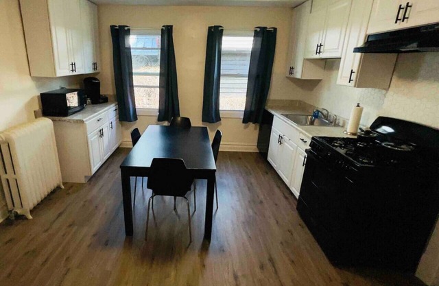 Great Location/Roomy/Modern/Private Office