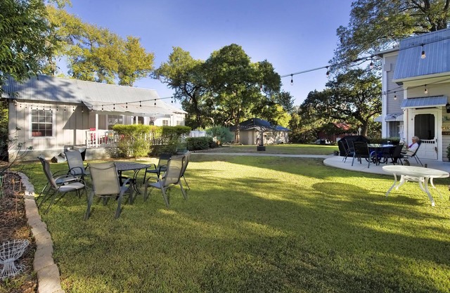 Great Location-walking distance to downtown; quiet; historical district