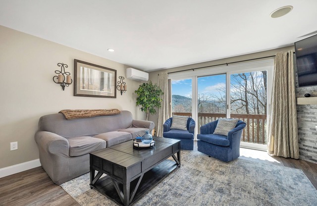 Great locationfor SKI SEASON indoo door poolnInquire about ski season deals NOW