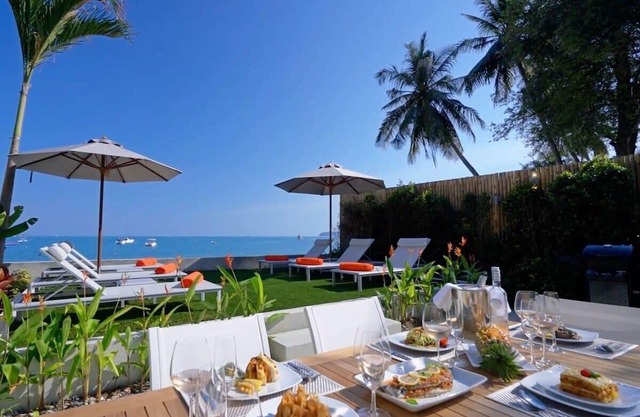 Great Modern Seafront Villa with Infinity Pool