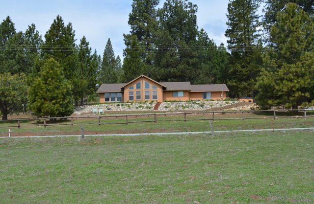 GREAT MOUNTAIN CABIN WITH A PERSONAL TOUCH —Quiet,Quiet, Quiet.