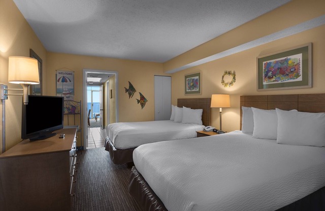 Great Oceanfront 1 Bedroom Suite + Official On-Site Rental Privileges