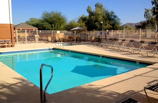 Great Phoenix Glendale Stay! 3 Spacious Units w/Private Kitchen, Hot Tub