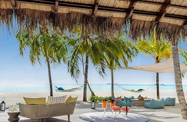 Great Relaxing Overnight Stay! Beach View w/Private Pool and Indoor Spa Tub!