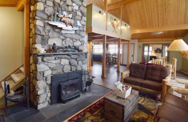 Great roomy home for entertaining just a few miles from Bretton Woods.