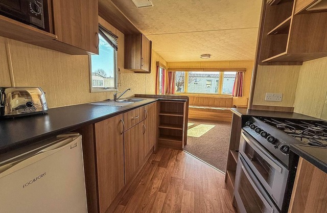 Great seaside 8 berth caravan at Haven Hopton-on-Sea in Norfolk ref 80010T