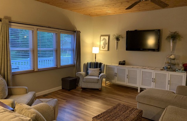 Great South Haven home available all year! Contact us for monthly rates.