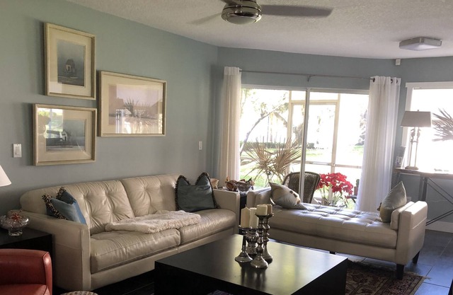 Great Super Bowl Location, only minutes to Pro Player Stadium. Private, quiet town home located in Plantation, FL.