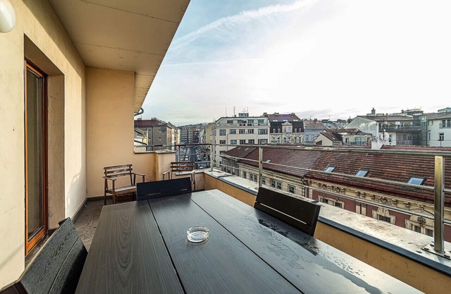 Great Terrace in Big, Central Flat