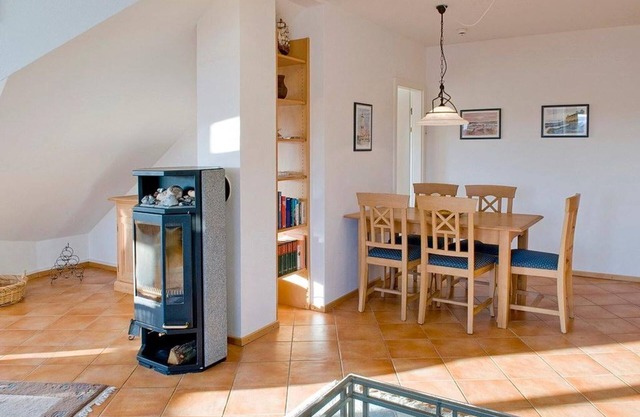 Great top floor apartment with loggia and wood-burning stove - only 40 m to the beach!