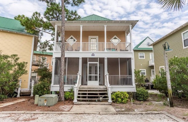 Great vacation get away. Private 2-Story, 2-Bedroom Villa, Cottage #3B