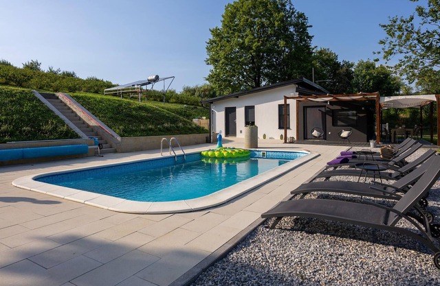 Great vacation home for families or friends in charming, natural surroundings.