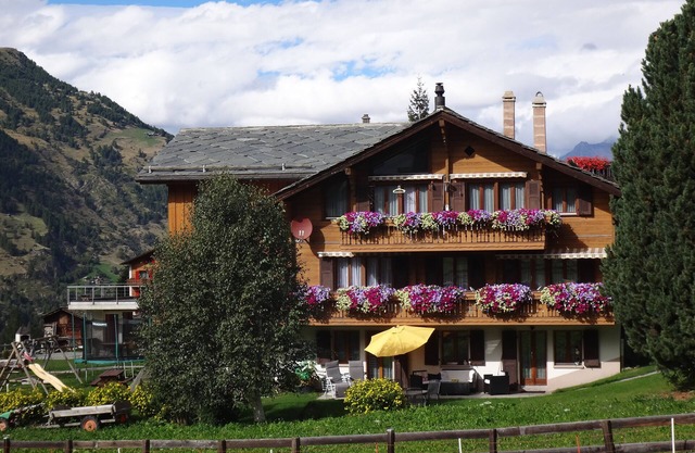 Great view, quiet location, close to the center, baby and child facilities,