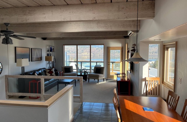Great Views Of The Columbia Gorge and White Salmon River, A/C, Garage
