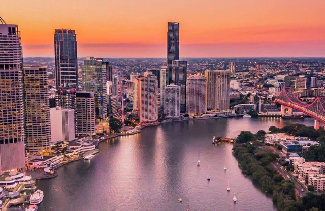 Great Views, Pool, High Level Boutique Apt with Carpark