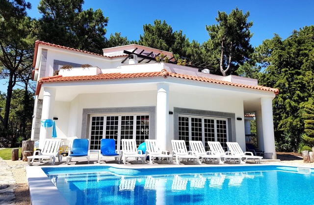 Great villa within Golf Resort, Pool,next to fantastic Beaches (Lisbon-Portugal)