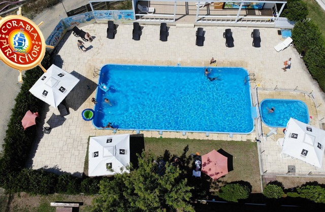 Great villa near sea,Mamaia North-center area, with 2 pools, parking, grill.