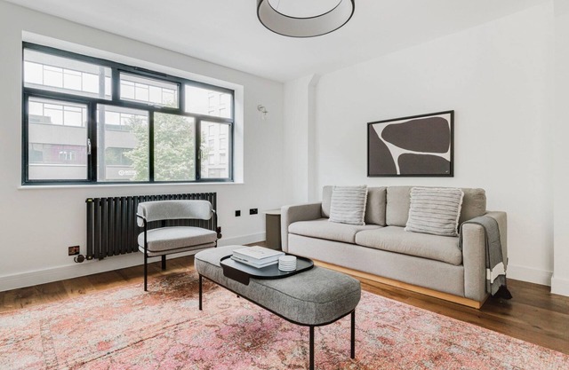 Great Whitechapel/Brick Lane 2BR, nr Shops, Bars & Dining, by Blueground