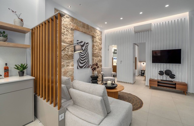 Green & Blue Suites: Portside Luxe Suite (A/C, 300Mbps Wi-Fi)