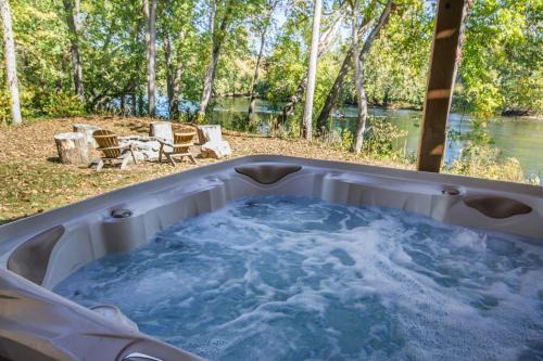 Green Castle cabin on the Shenandoah River