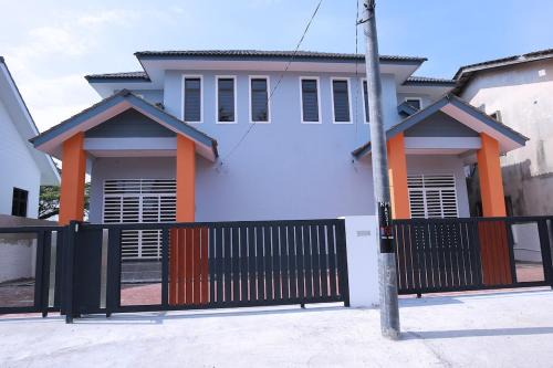 Green Dream Homestay 2&3 KB Town 6 Aircond Rooms with Wifi & Netflix