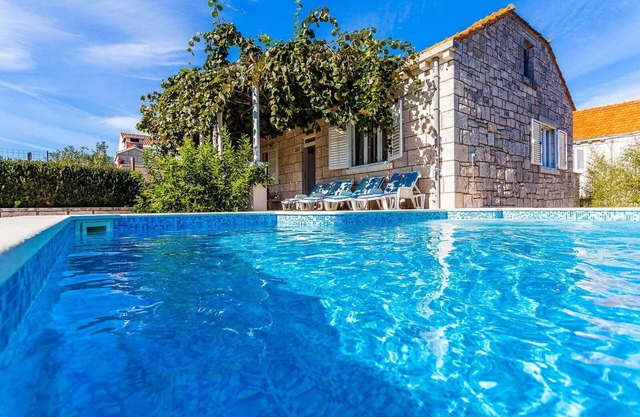 Green Garden House - Four Bedroom House with Private Pool