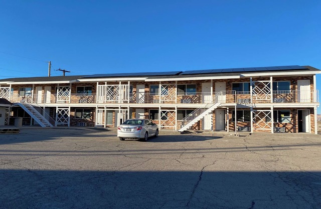 Green River Inn Suites with Kitchenettes & Self-Serve Laundry