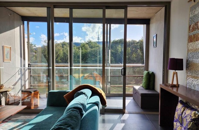 GREEN ROSE Quiet Spacious Lakeside Carpark Exceptional 70m2